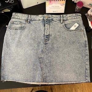 NWT Old Navy denim high rise light blue cutoff button up skirt